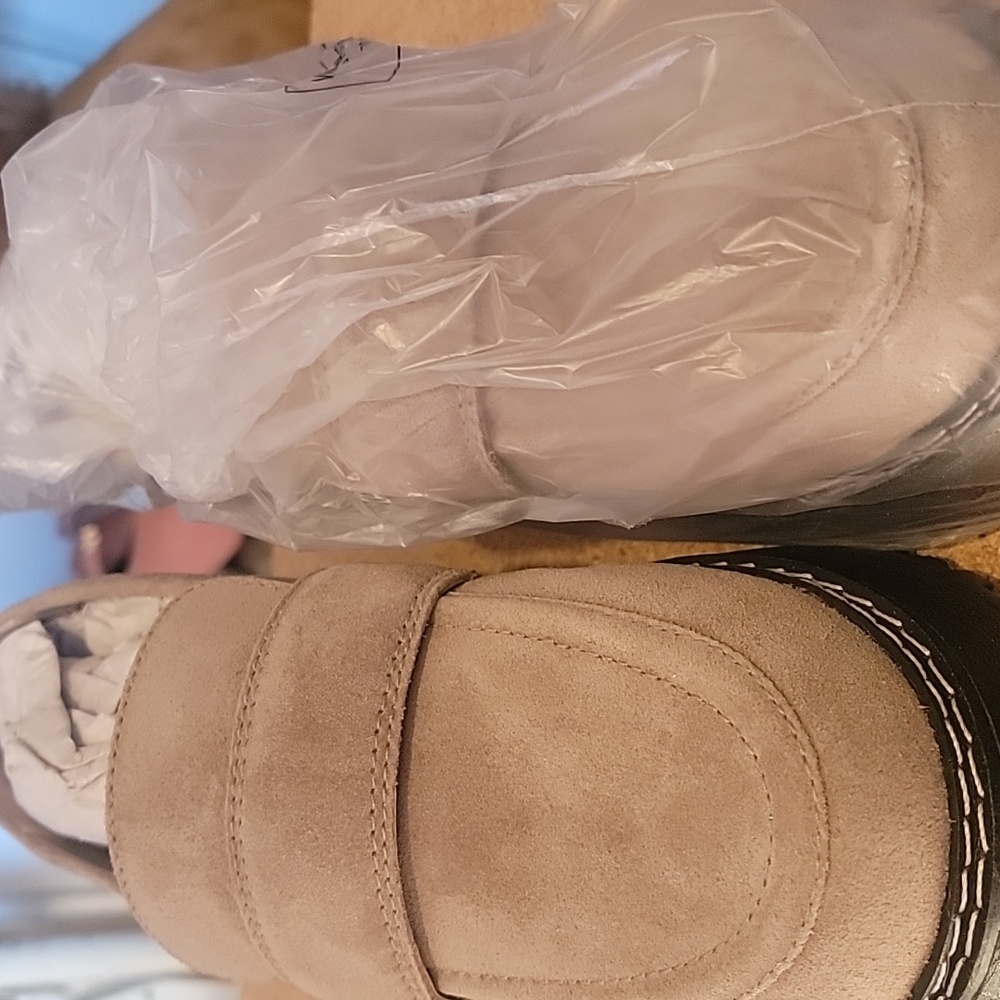 *new* womens tan color suede, size 9.5 chunky sole, loafer style shoes